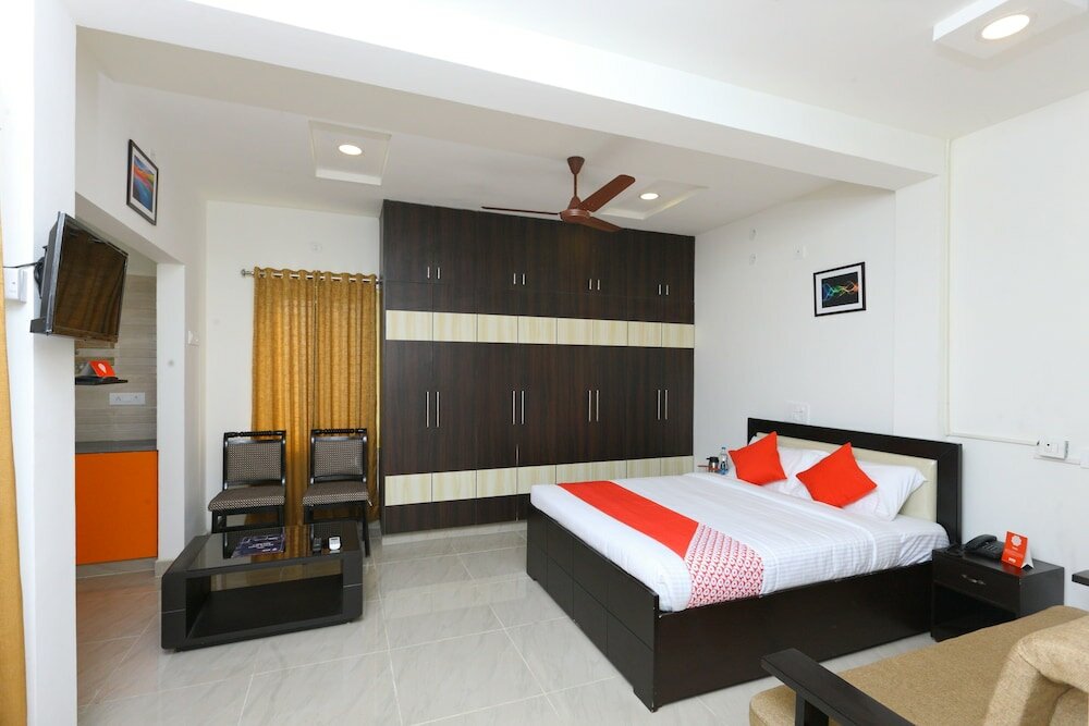 Фото Oyo 10701 Moukthi Apartment