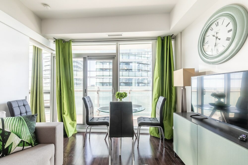 Фото Simply Comfort Gorgeous Apartments in the Heart of Toronto