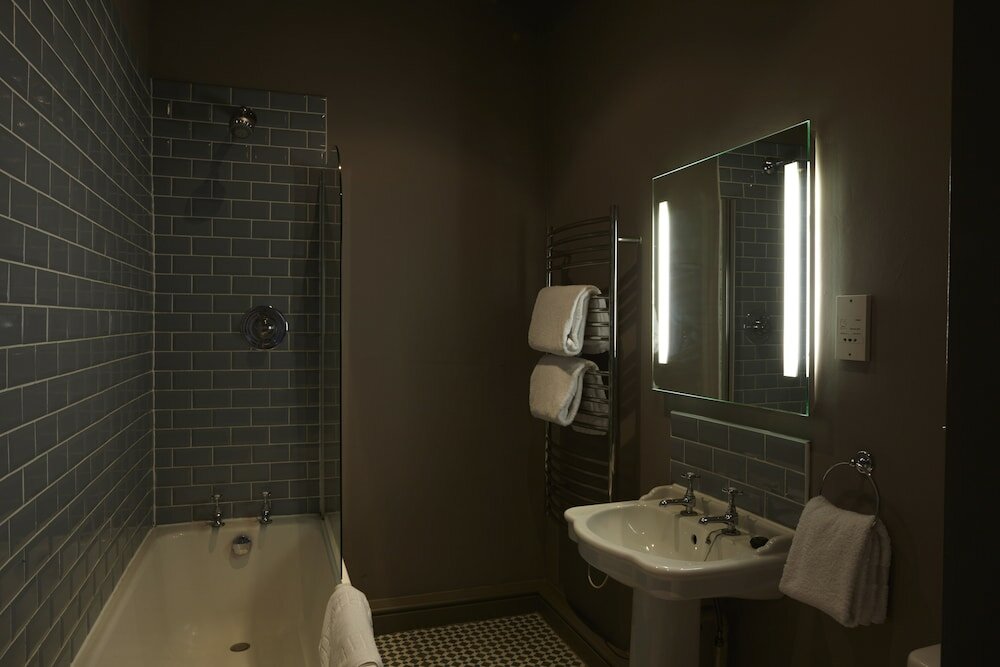 Фото Horse and Groom