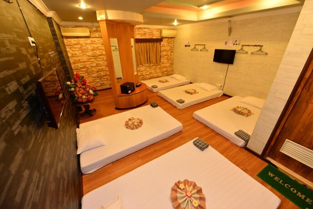 Фото Hotel Shwe Gone Daing