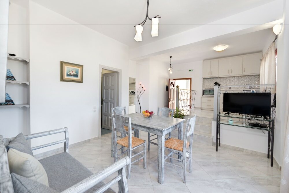 Фото Aspalathos Suites