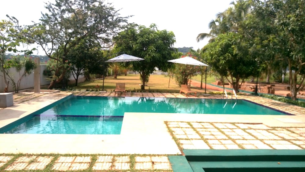 Фото Layathraa Lake View Resort