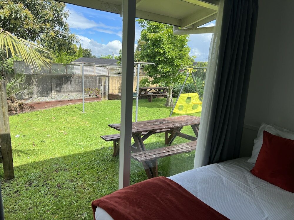 Фото 18th Avenue Thermal Motel