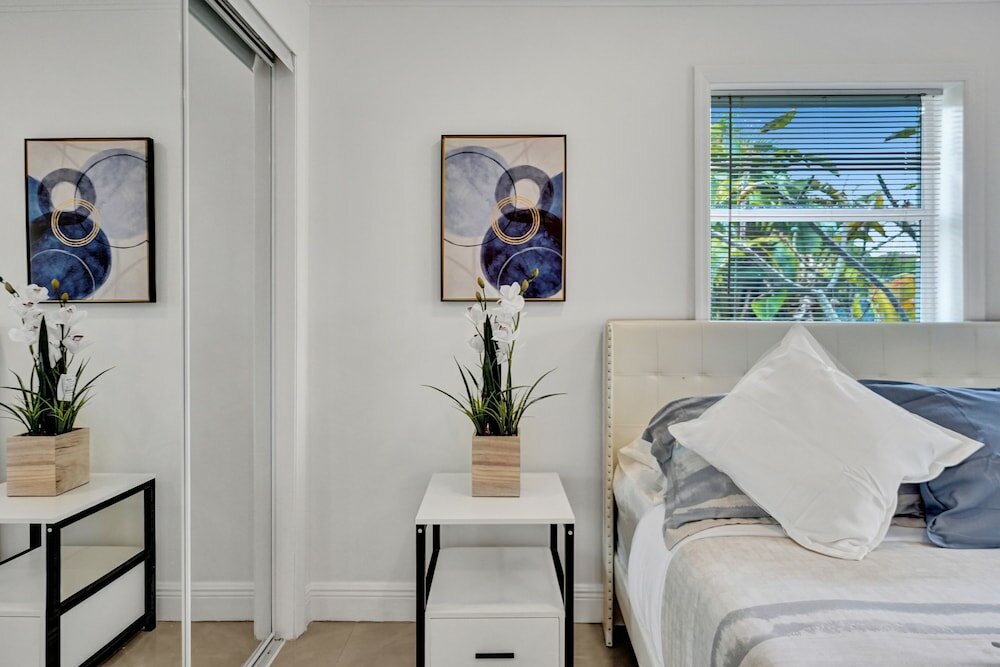 Фото Casa Lago Waterfront Home & Pool Near Hard Rock Casino