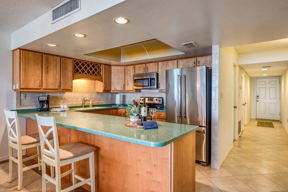 Фото Crescent Beach Condos