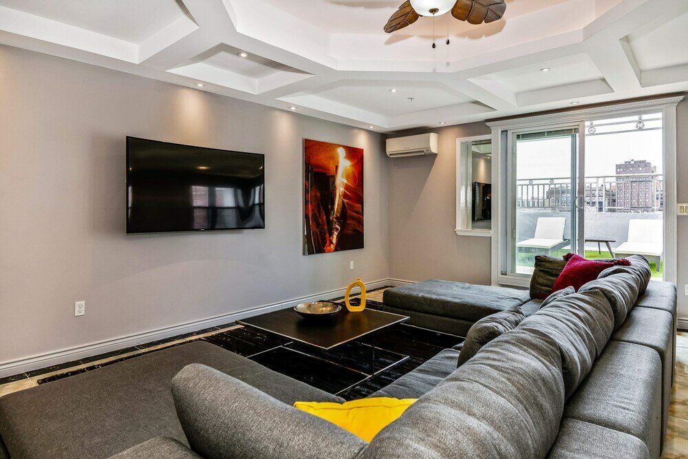 Фото The Penthouse in the Heart of the City With Patio/rooftop