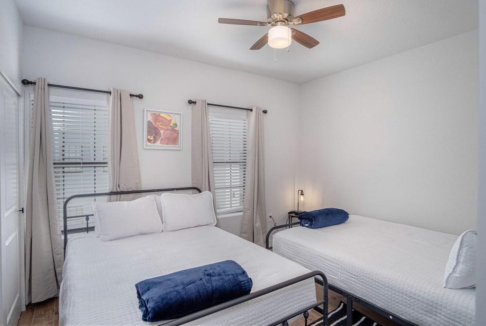 Фото Brand New 2 Stylish 3br Near Exciting Downtown