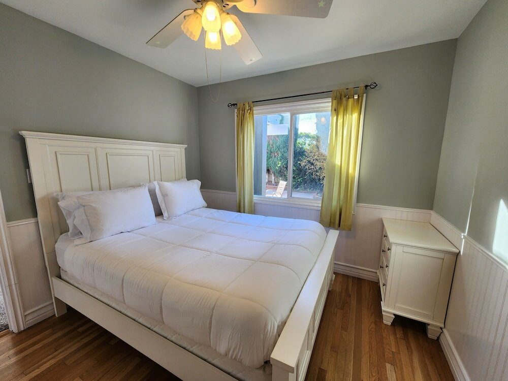 Фото Near the beach and central located