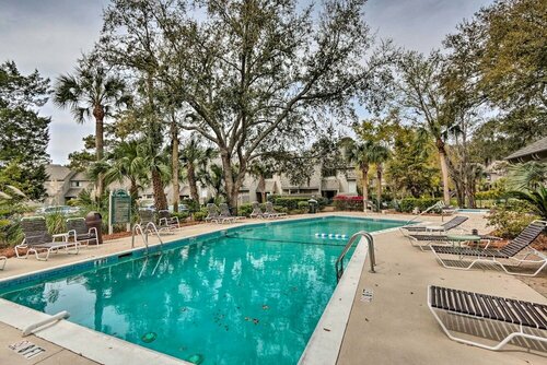 Гостиница Modern Hilton Head Retreat: Walk to Beach & Golf! в Хилтон-Хед-Айленд