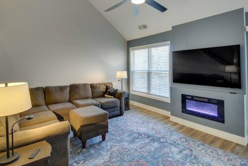 Гостиница Lawrence Vacation Rental ~ 2 Mi to Ku Campus! в Лоуренсе