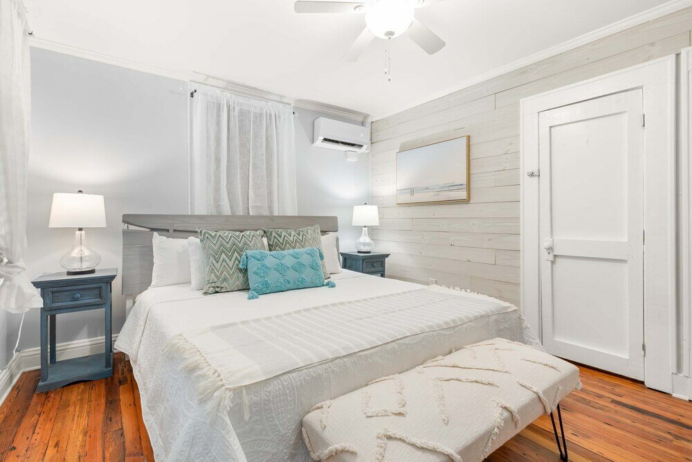 Фото Ebb and Flow Apartment House