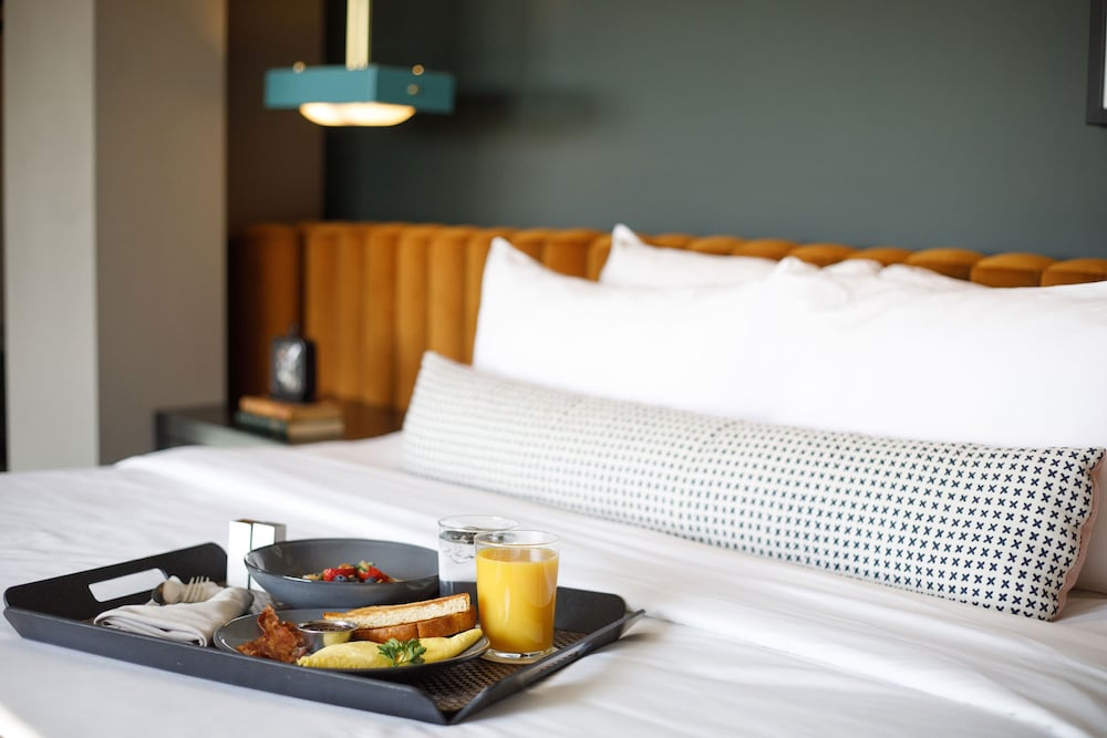 Фото Cyrus Hotel, Topeka, a Tribute Portfolio Hotel