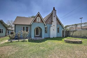 Гостиница Historic Home w Yard Near St Mary's Strip! в Сан-Антонио
