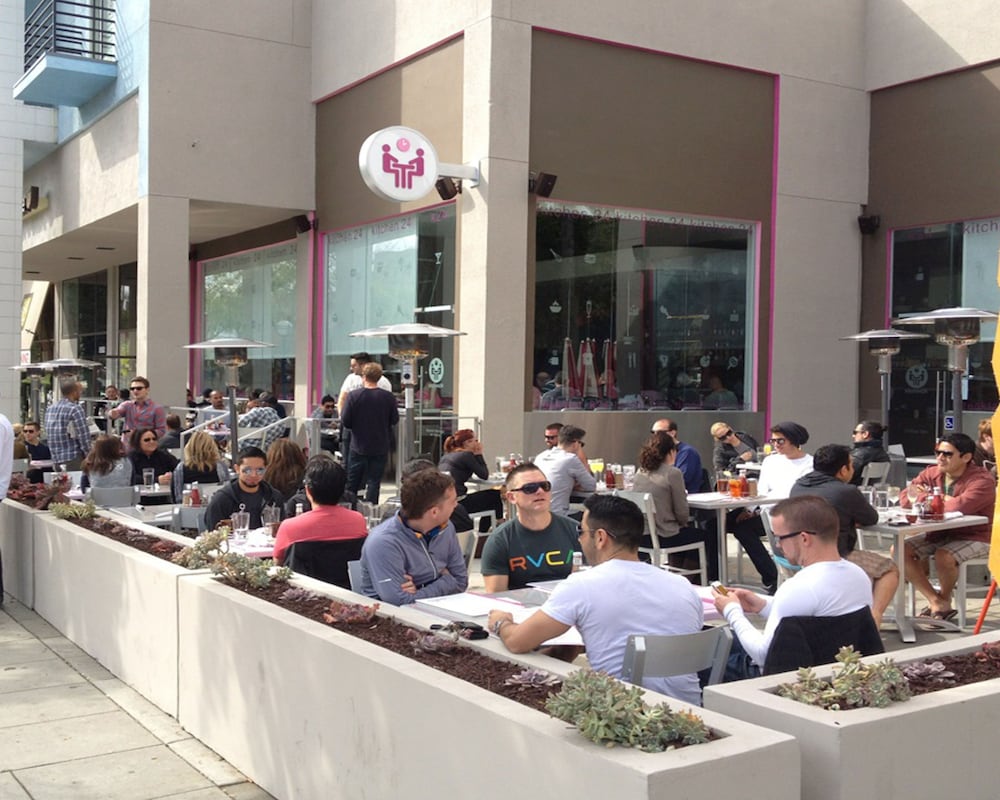 Фото Ramada Plaza by Wyndham West Hollywood Hotel & Suites