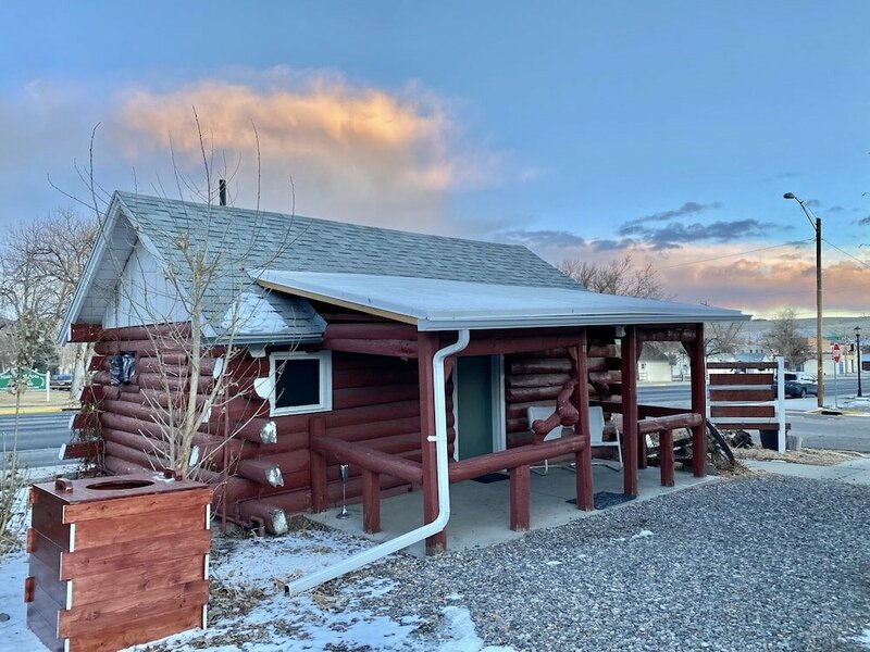 Гостиница Roundtop Mountain Vista - Cabins and Motel