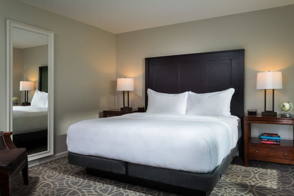 Фото Equinox Resort Residences