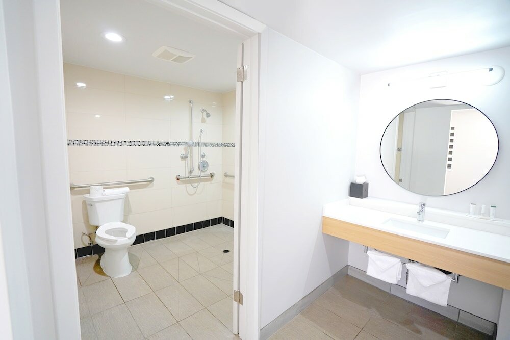 Фото The Live Hotel