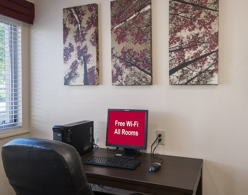 Фото Red Roof Inn Plus+ Poughkeepsie