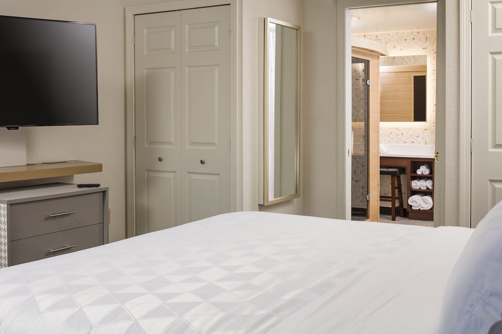 Фото Holiday Inn Salem - I-93 at Exit 2, an Ihg Hotel