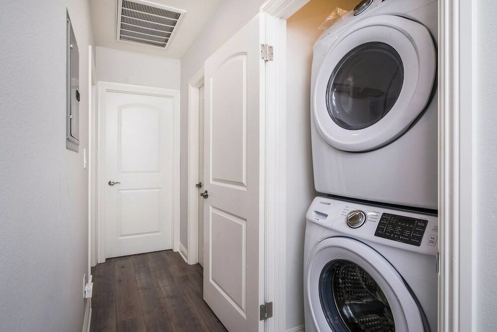 Фото Brand New Luxury 3bdr Townhome In Silver Lake