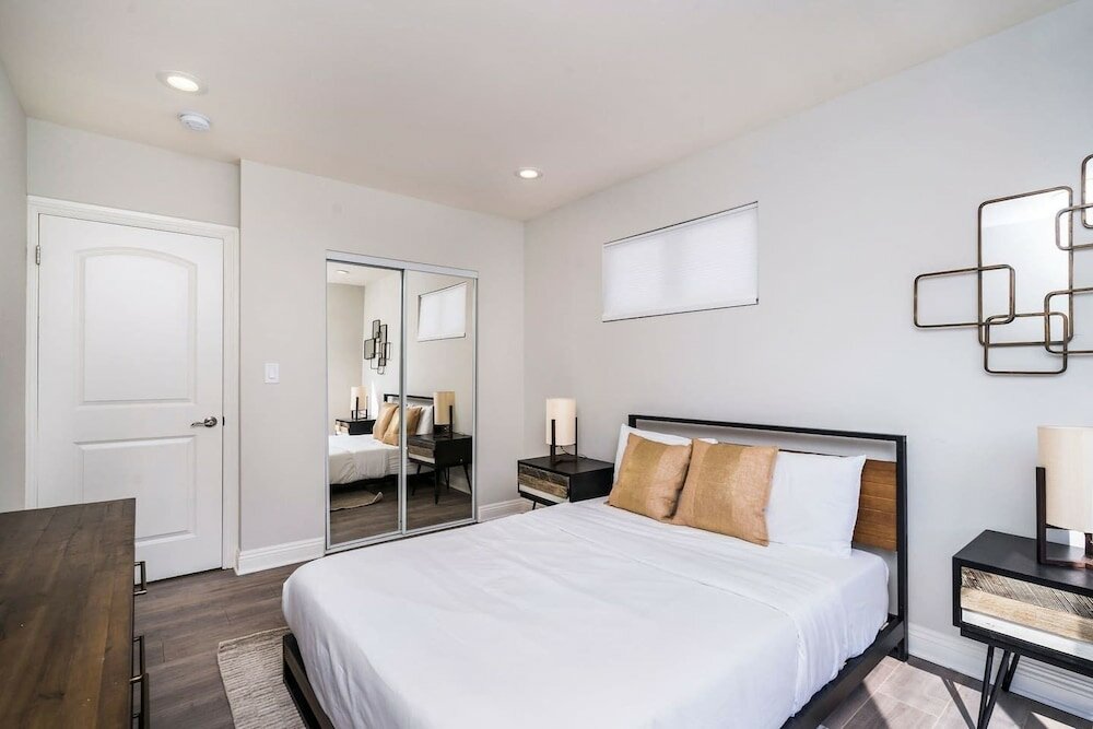 Фото Brand New Luxury 3bdr Townhome In Silver Lake