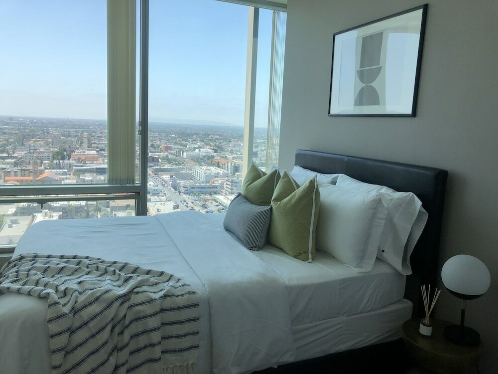 Фото New Lyfe Finest Luxury Apartment