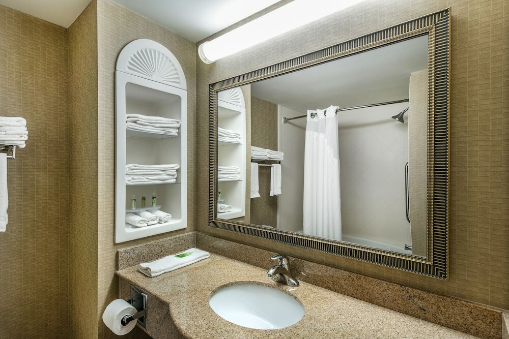 Фото Holiday Inn Express Hotel & Suites Tilton - Lakes Region, an Ihg Hotel