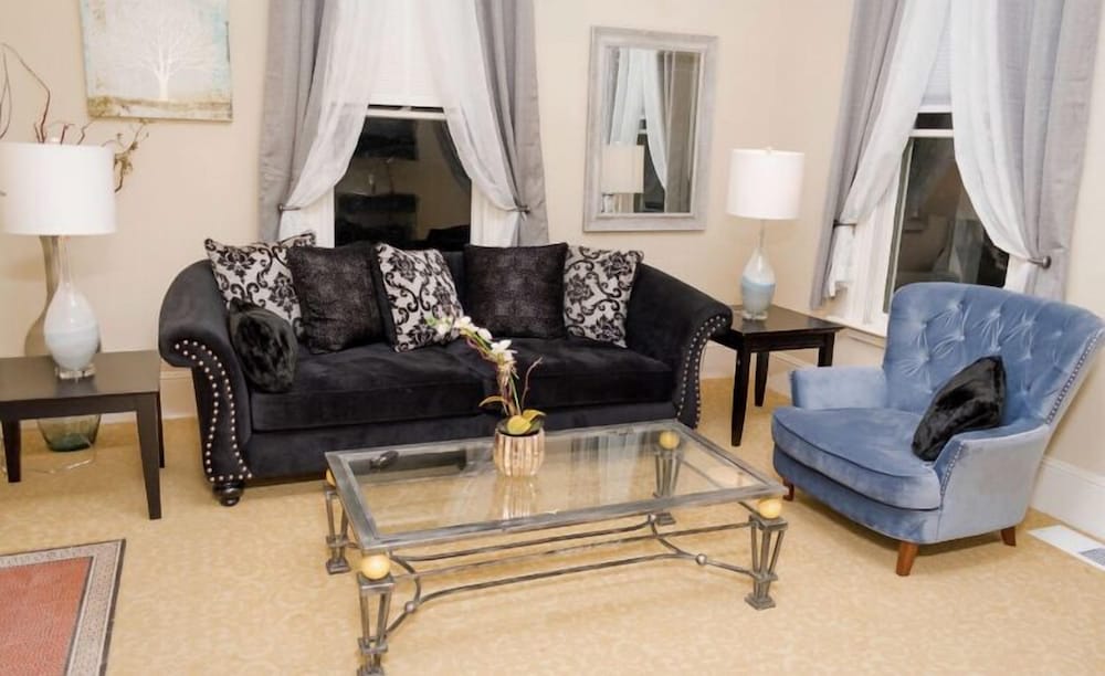 Фото River Rd. Mansion