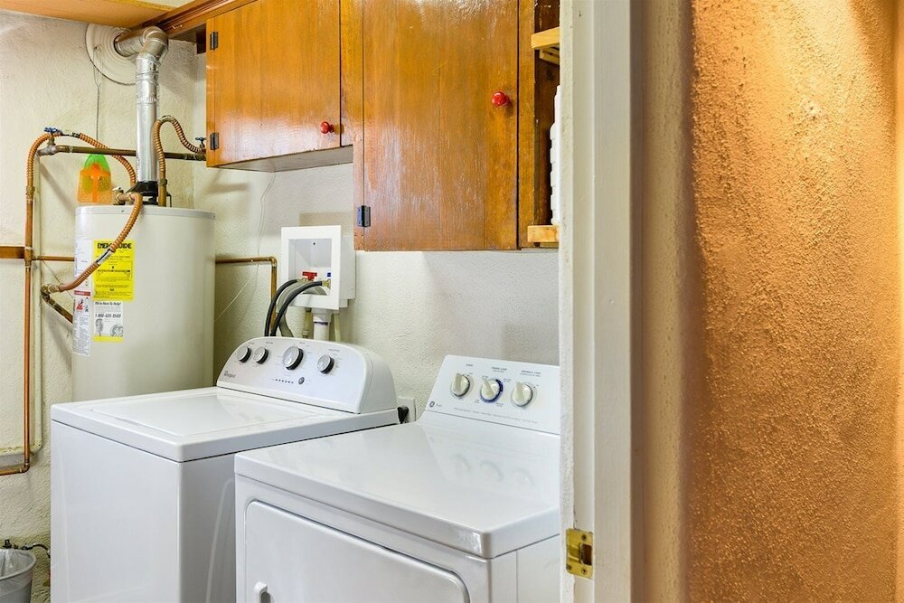 Фото Hummingbird - Spectacular Views, Stunning East Side Home, Walk to Canyon Rd