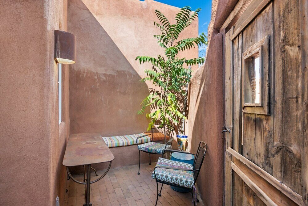 Фото Casa Siempre Mayo - Railyard Gem, Walk to Plaza