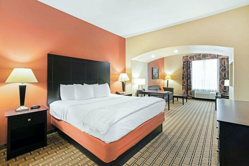 Гостиница La Quinta Inn & Suites by Wyndham McAlester