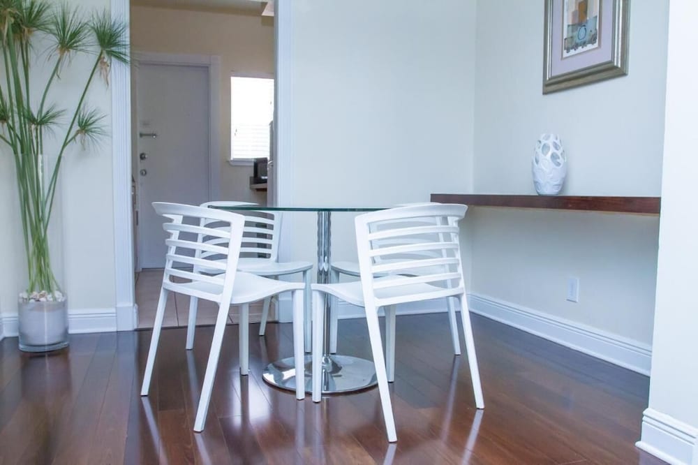 Фото Suites of Dorchester