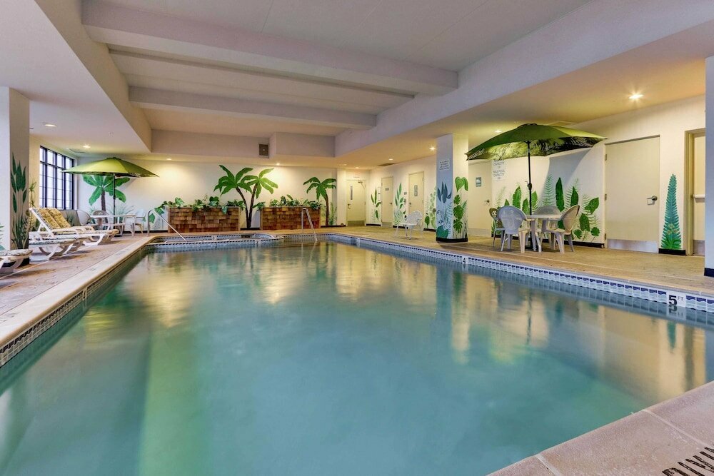 Hotel Downtown Traverse City Home - Walk To Beaches!, Traverse City, photo