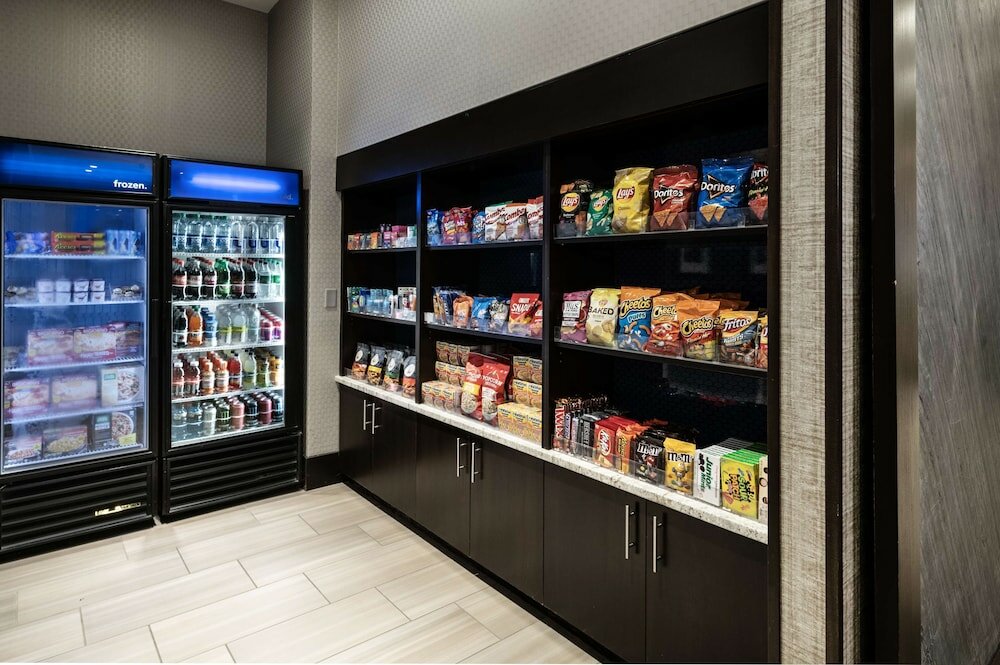 Фото Hampton Inn & Suites Portsmouth Downtown