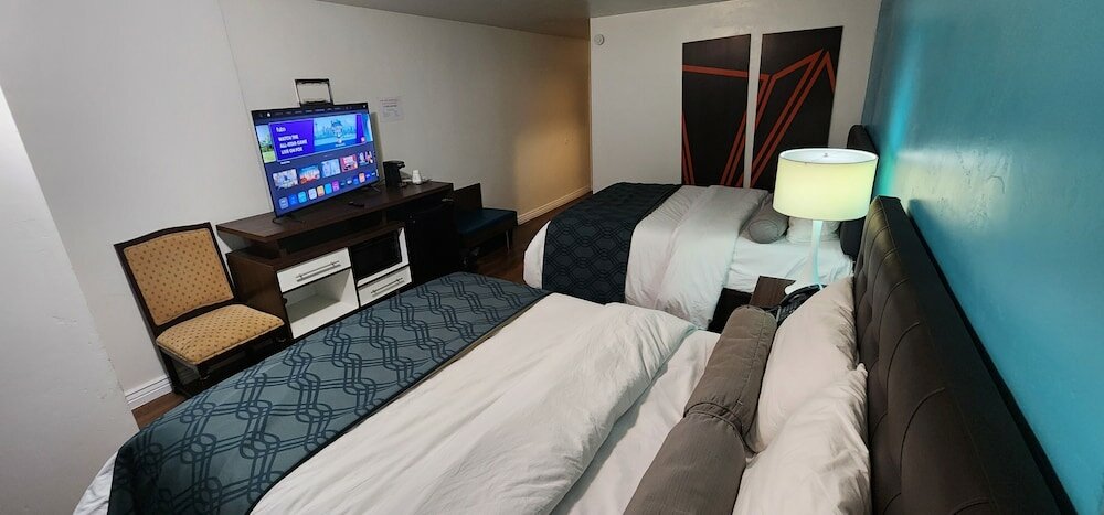 Фото B&j Hotel and Apartment