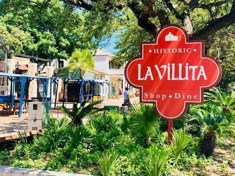 Фото Amazing Fully Fenced Home Only 5 Mins From Downtown