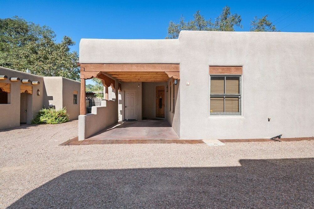 Фото Kiva - Stunning & Lovely With Kiva Fireplace, Walk to the Plaza and the Railyard