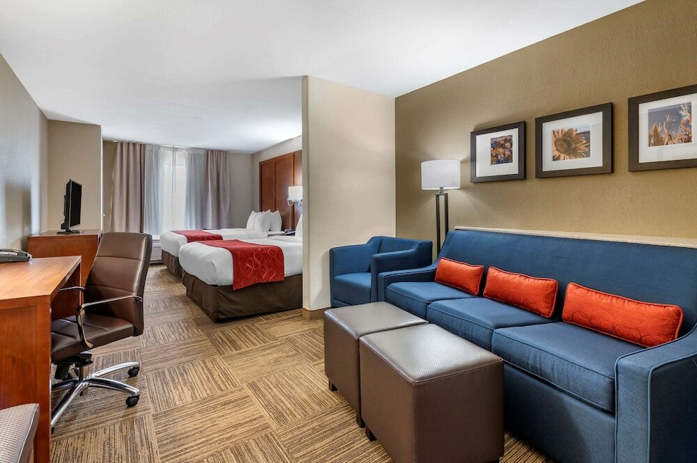 Фото Comfort Suites Urbana Champaign, University Area