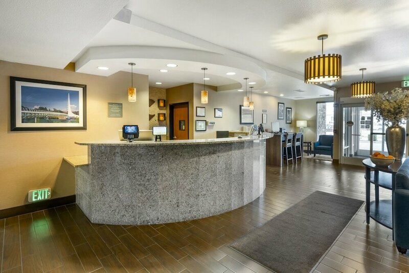 Гостиница Comfort Suites Redding - Shasta Lake в Реддинге