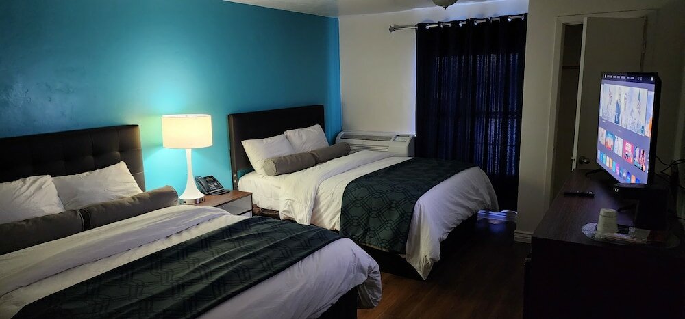 Фото B&j Hotel and Apartment