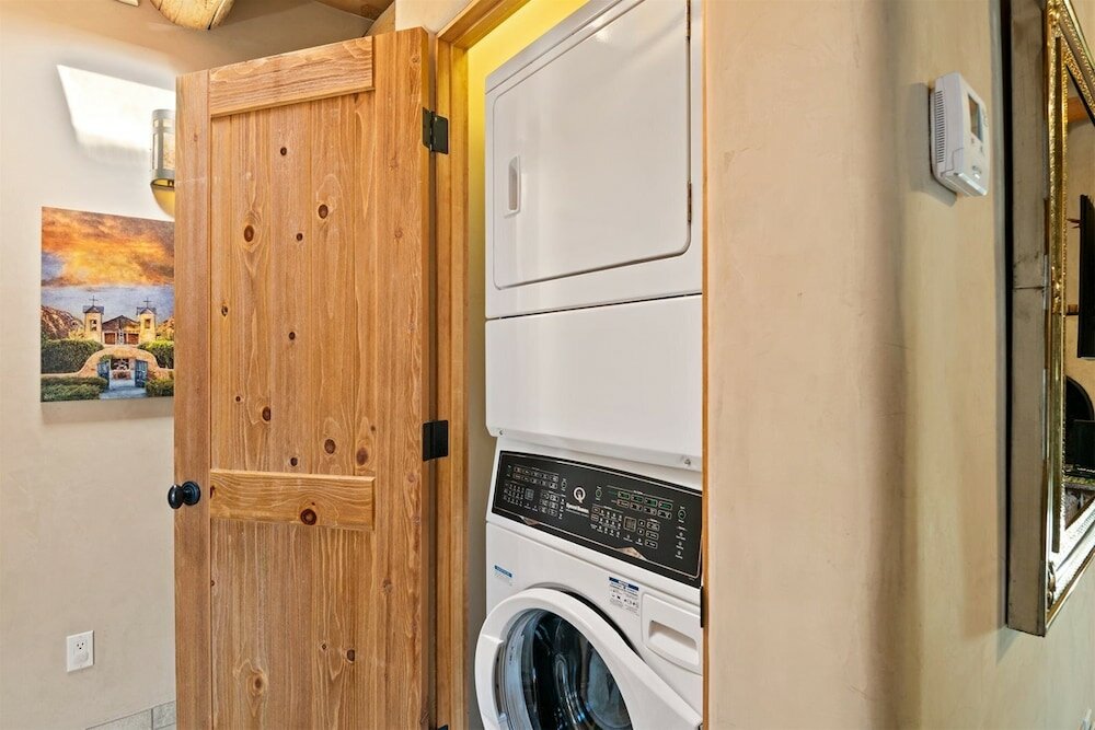 Фото Kiva - Stunning & Lovely With Kiva Fireplace, Walk to the Plaza and the Railyard