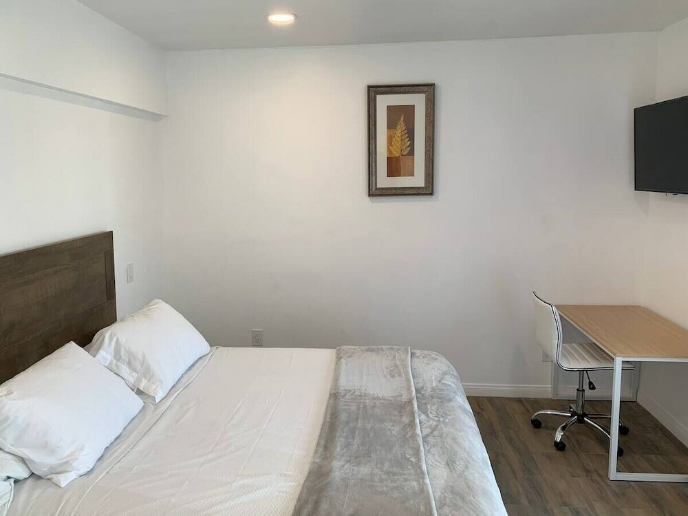 Фото Pine Ave Inn