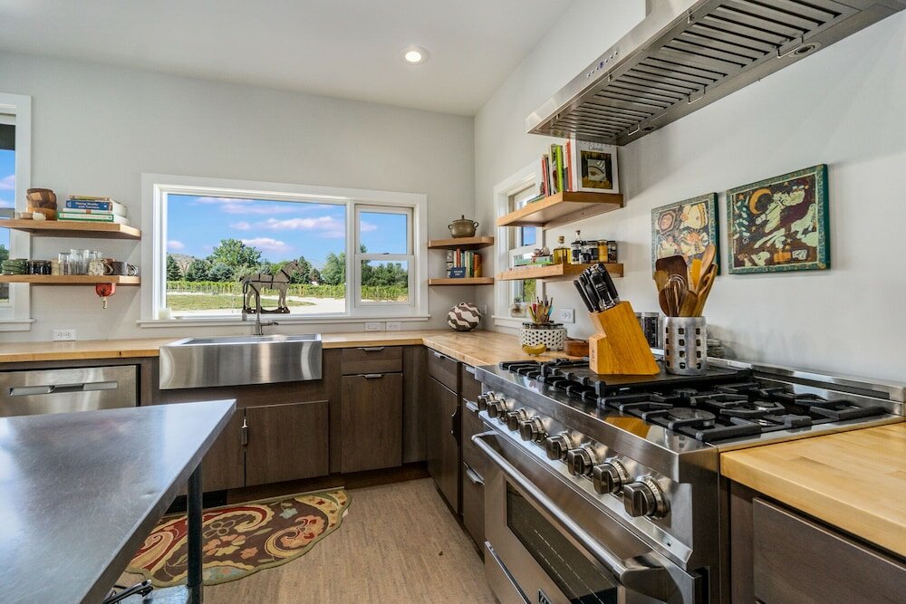 Фото Newly Constructed Eco-friendly Home - Remarkable Views!