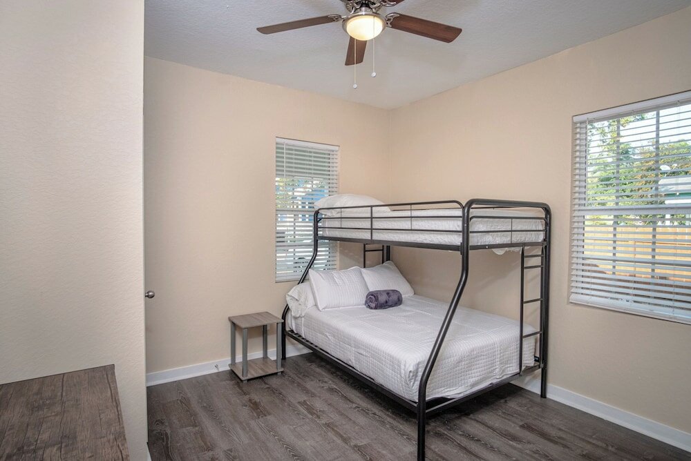 Фото 3br/2ba Remodeled House Near Downtown