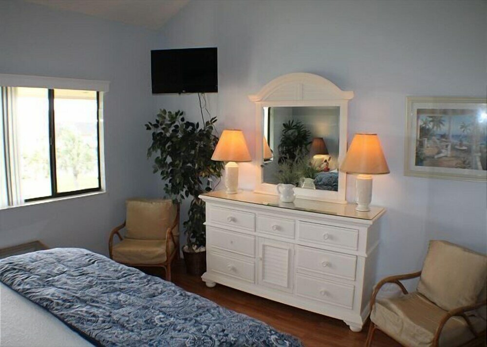 Фото Sleeps 6, Ocean View Condo, 4 Heated Pools - Summerhouse 232