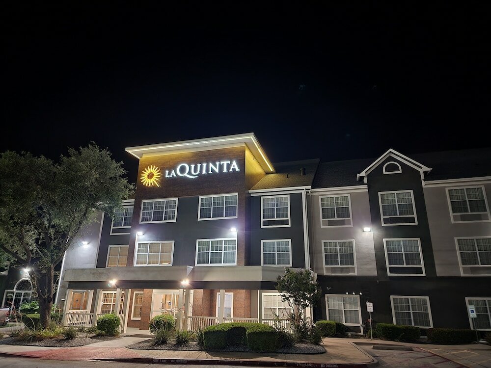 Фото La Quinta Inn & Suites by Wyndham Rockwall