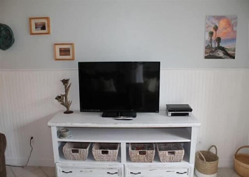 Фото Ocean View Condo, Steps To The Beach - Summerhouse 426