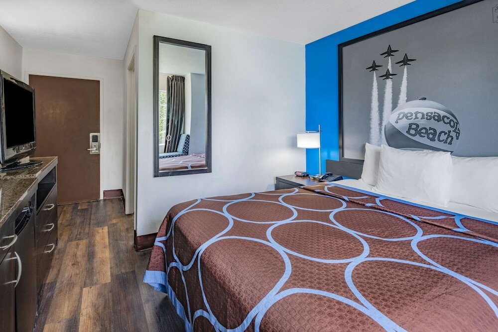 Фото Super 8 by Wyndham Pensacola