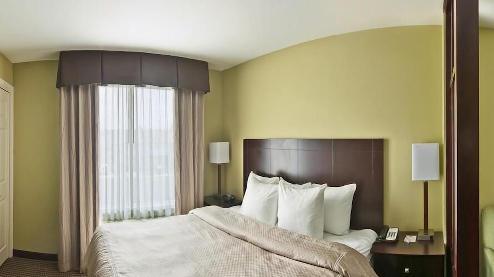 Фото Comfort Suites Harvey - New Orleans West