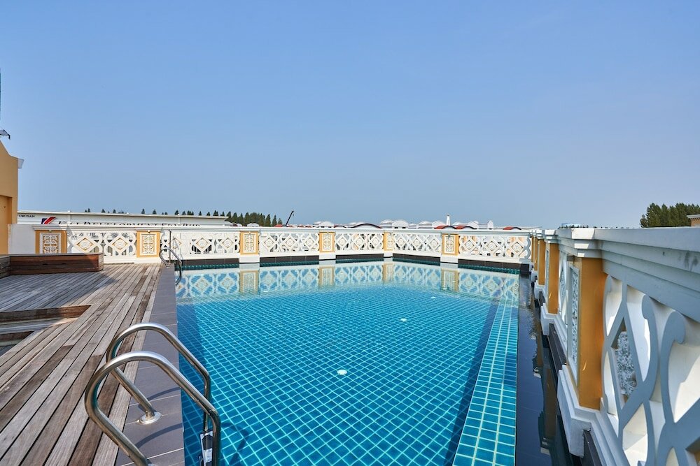 Фото Oyo Home 89377 The Platinum Suites